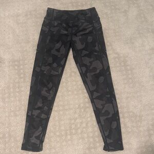 Zella Kids Black and Gray Camouflage Leggings